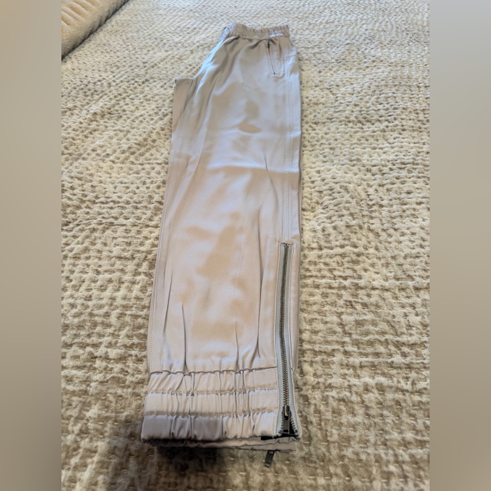 Silk Elian Kim Brand, Aladdin cut pants color tan size 4. Perfect conditions